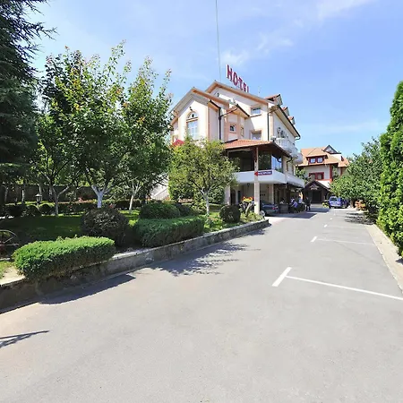 מלון Sucevic Garni