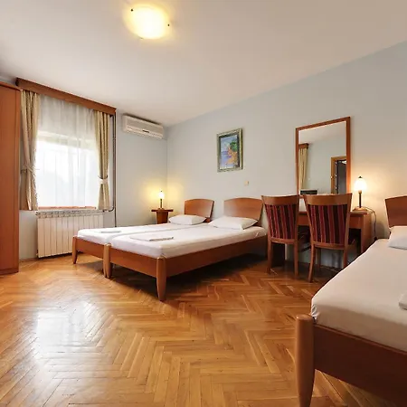 Отель Sucevic Garni