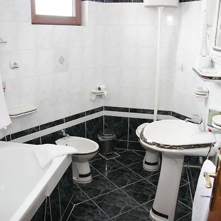 Sucevic Garni Отель 4*