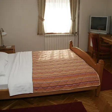 Отель Sucevic Garni 4*